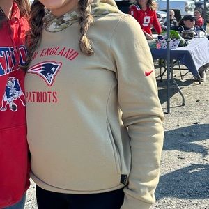 Patriots sweatshirt size small